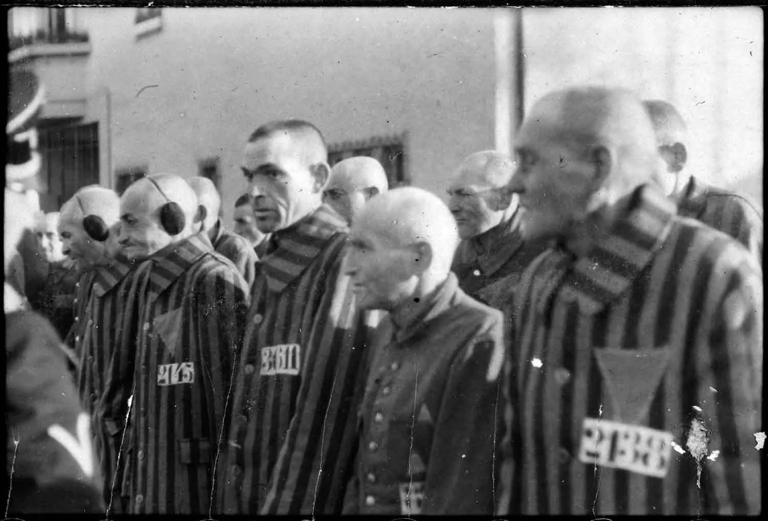 Prisioneiros no campo de concentração de Sachsenhausen, 1938.