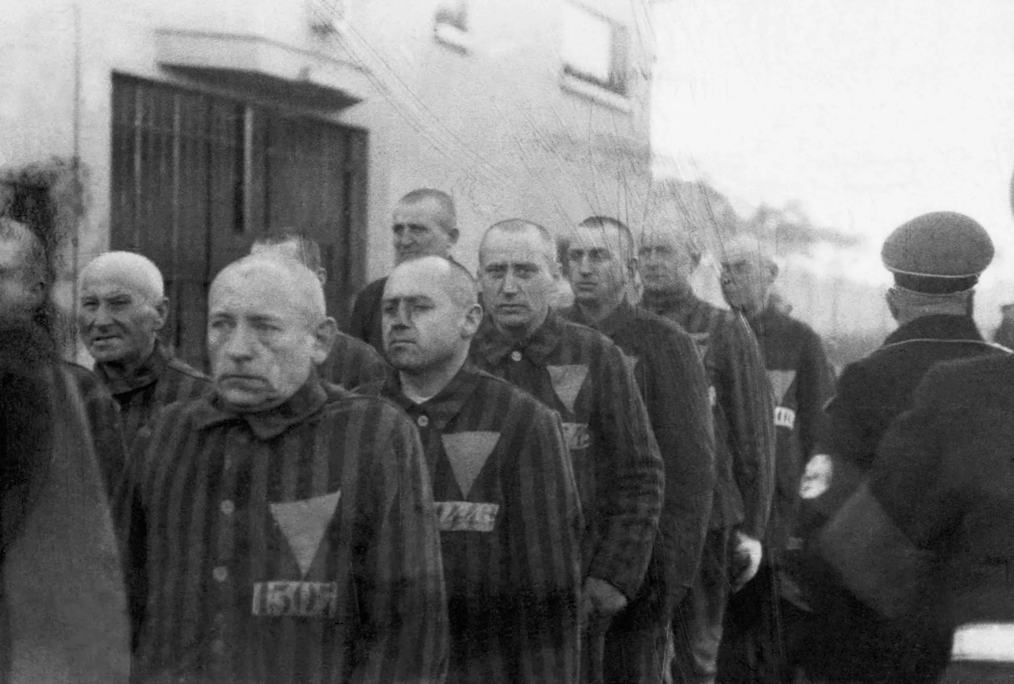 Prisioneiros no campo de concentração de Buchenwald.